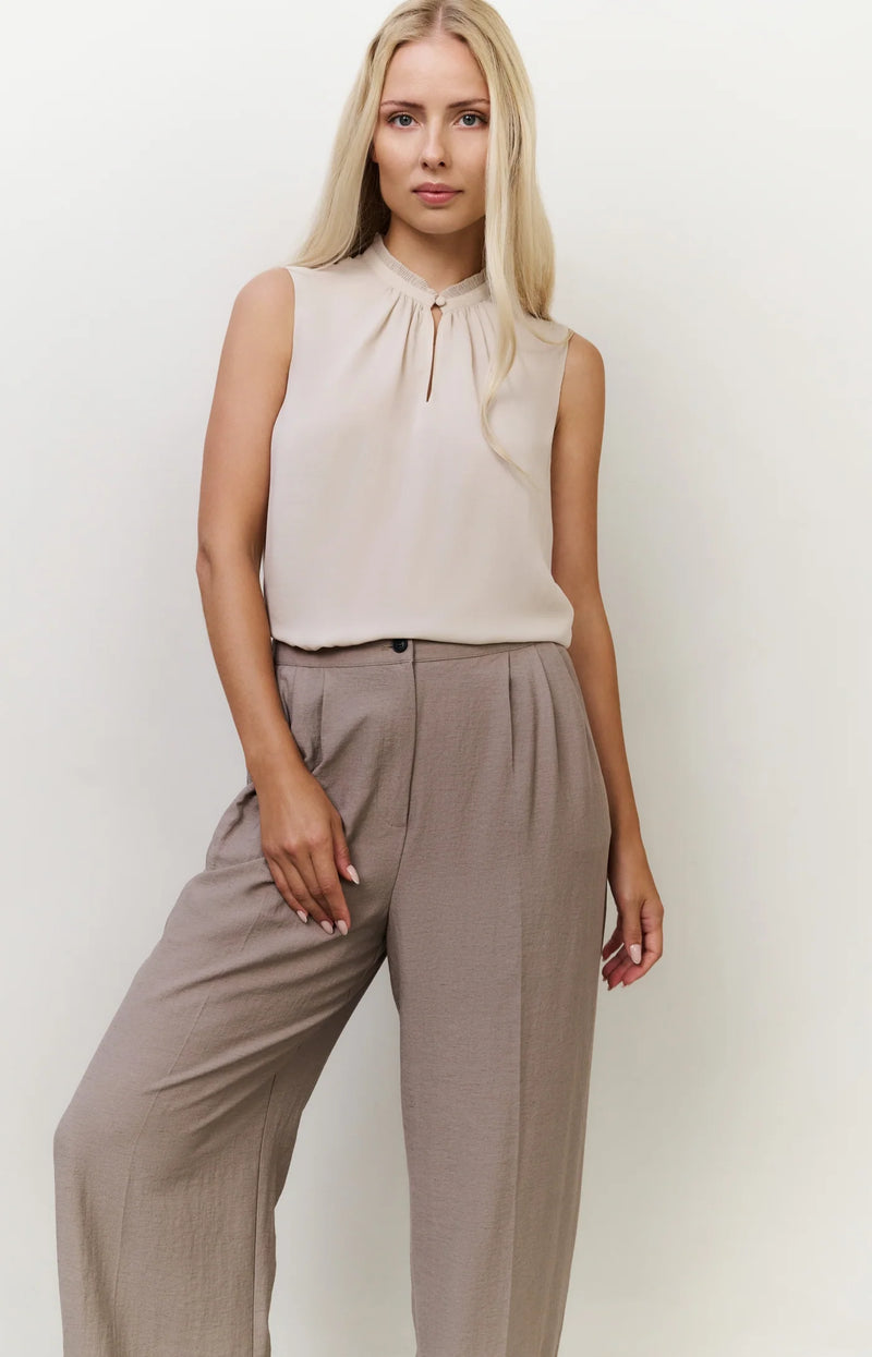 Leon Sleeveless Blouse